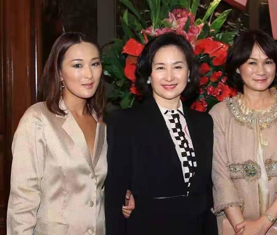 澳门六大赌牌持有人员名单最新动态与解析